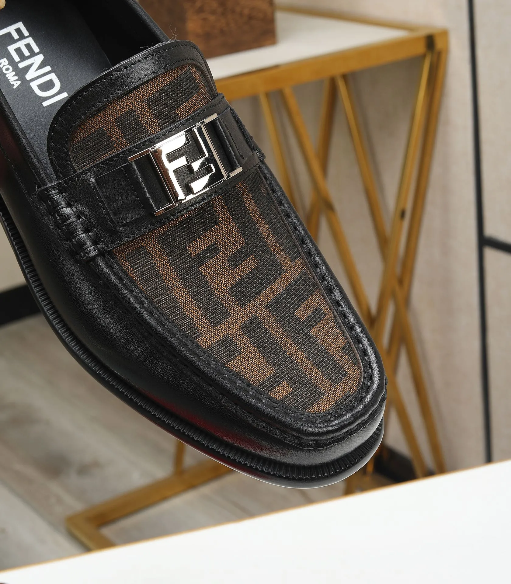 Men's shoes 💰580 (high-end, full cowhide) FENDI Fendi high-end formal leather shoes, original Italian imported cowhide surface + cowhide lining, original hardware, I believe you will be impressed from the first time you see it. The avant-garde atmosphere can no longer fully interpret its elegance. AAA grade rubber outsole, super comfortable. Original counter last, ensuring its original version and quality. The simple upper ensures its comfort and breathability. A pair of truly good shoes has its own unique soul, famous quality, regular size 38-44 (45 46 customized)